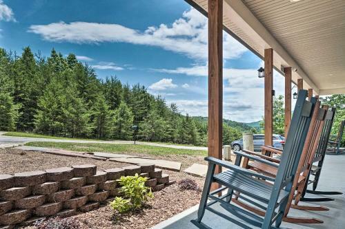 Stunning Helen Getaway With Private Hot Tub!