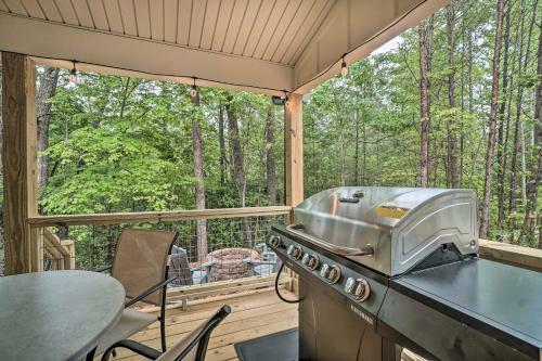 Stunning Helen Getaway With Private Hot Tub!