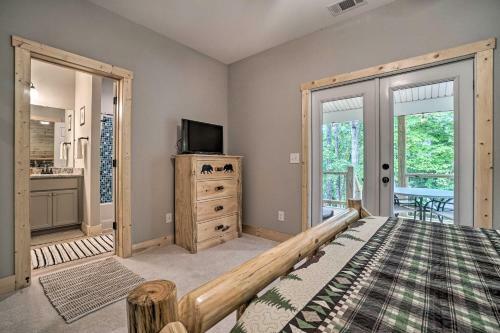 Stunning Helen Getaway With Private Hot Tub!
