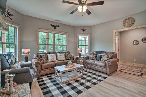Stunning Helen Getaway With Private Hot Tub!