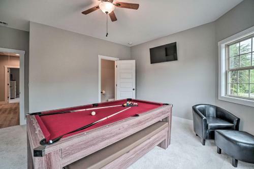 Stunning Helen Getaway With Private Hot Tub!