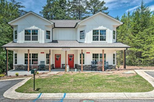 Stunning Helen Getaway With Private Hot Tub!