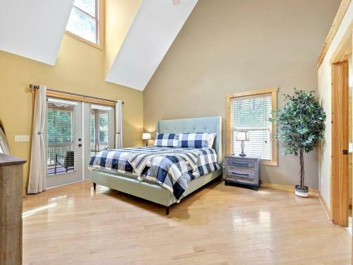 Deer Ridge! - Loft & Fire Pit - Pet Friendly