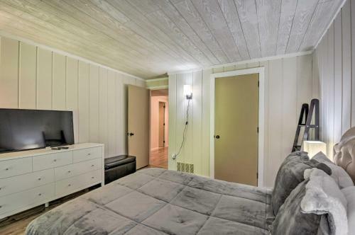 Chic Sky Valley A-frame Cabin With Pool Access!