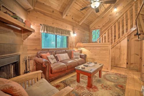 Tranquil Nw Georgia Cabin With Private Hot Tub