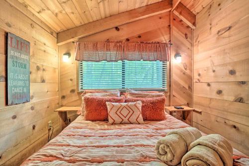 Tranquil Nw Georgia Cabin With Private Hot Tub