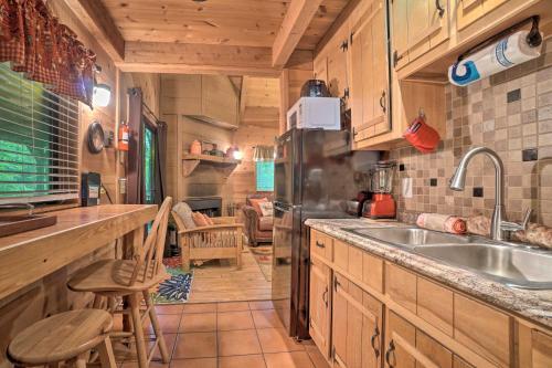 Tranquil Nw Georgia Cabin With Private Hot Tub