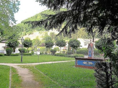 Regal Holiday Home In Geroldsgr�n With Garden