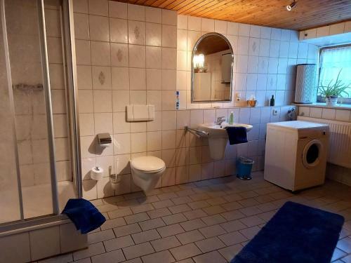 Regal Holiday Home In Geroldsgr�n With Garden