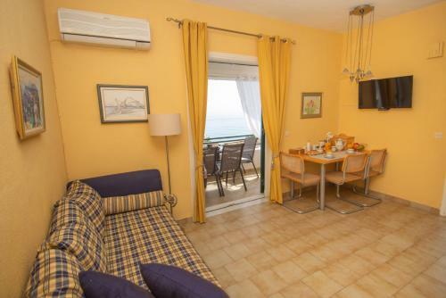 Alexandra's Beach Apartment
