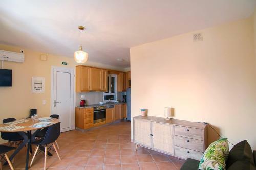 Apartamento Beachfront Balcony Marinas Home 2 New Era In Holidays