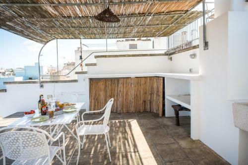 H241 Independent With Terrace Overlooking The Sea