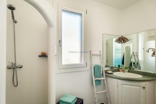 H241 Independent With Terrace Overlooking The Sea