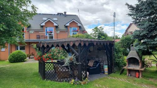 Pokoje Go?cinne I Domki Hodowaniec Pustkowo