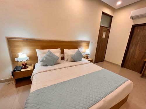 Hotel Mithila Residency Noida - Couple Friendly Local Ids Accepted