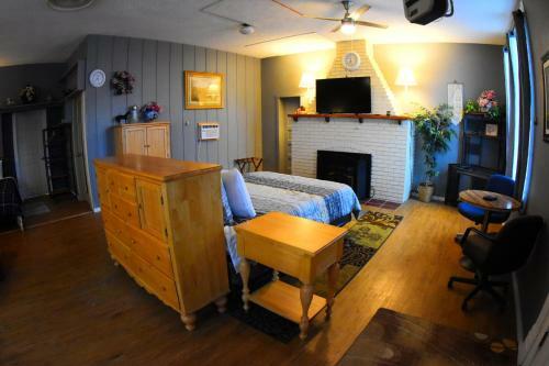 Hotel Salmon River Inn