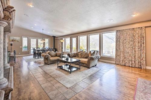 Vivid Twin Falls Retreat With Snake River Views