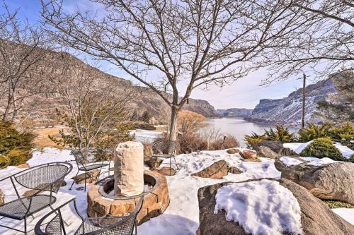 Vivid Twin Falls Retreat With Snake River Views