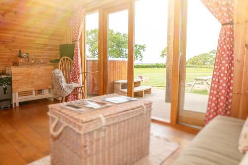 Luxury Log Cabin With Wood Fired Hot Tub