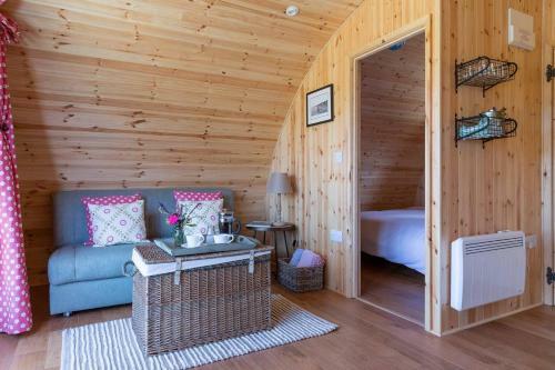 Luxury Log Cabin With Wood Fired Hot Tub