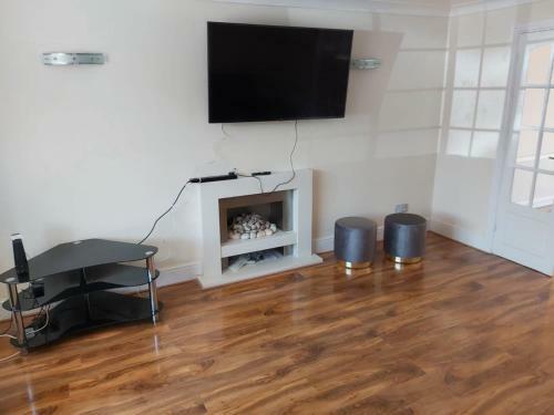 Lovely 4-bedroom Home In Houghton Regis