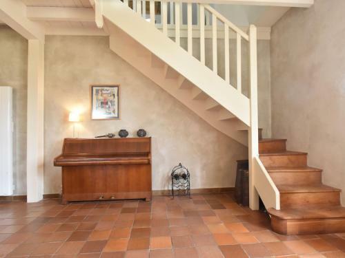Magnificient Mansion Located In Burgundy With A Pool