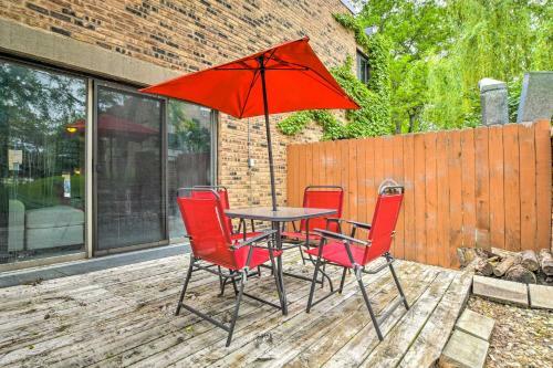 Schaumburg Townhome About 30 Miles To Chicago!