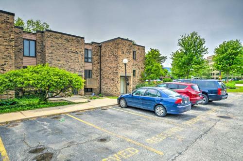 Schaumburg Townhome About 30 Miles To Chicago!