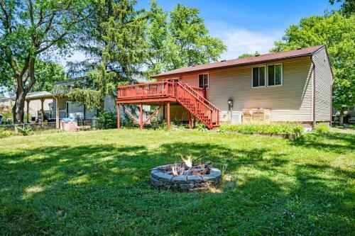 Westside Splendor- 10 Mins To Speedway- Firepit