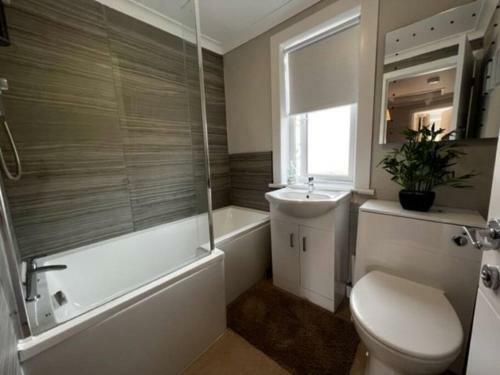 Stunning 2 Bedroom House With Garden
