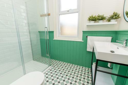Queen Palm Apartment - Margate - 3 Mins Walk To Beach
