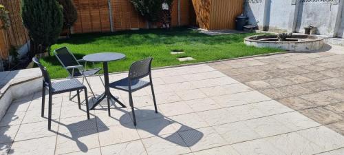 Relaxed Double Bed With Private Bathroom, Parking, Wifi And Garden.