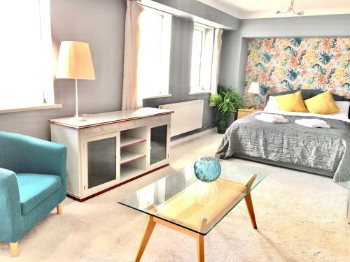 Hostal Family Room - Spacious Place With Full Kitchen