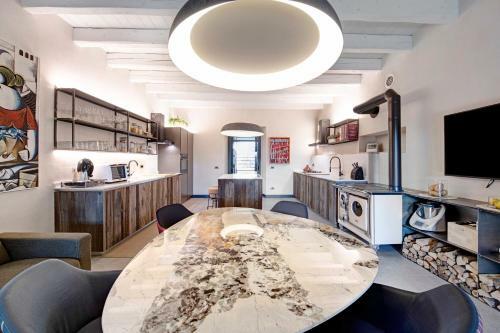 Black Villa