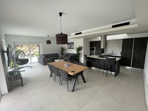 Blanca Beach Villa