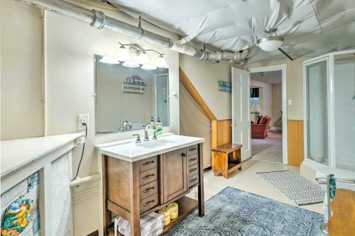 Hutchinson Apartment, Near Kansas Fairgrounds