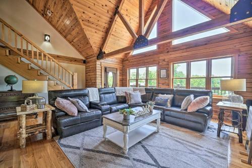 Idyllic Lakeview Lodge With Private Hot Tub!