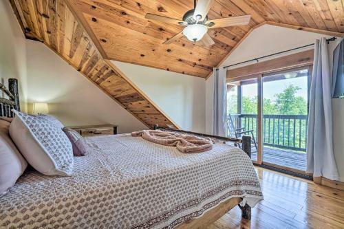 Idyllic Lakeview Lodge With Private Hot Tub!