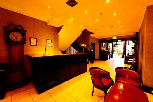 Riverbank House Hotel