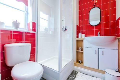 ? 3 Bed House ? Leisure/business ? Free Parking