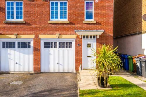 ? 3 Bed House ? Leisure/business ? Free Parking