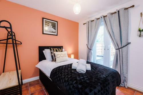 ? 3 Bed House ? Leisure/business ? Free Parking