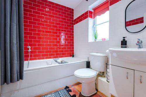 ? 3 Bed House ? Leisure/business ? Free Parking