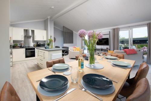 Clover Lodger, 32 Roadford Lake Lodges, Lifton