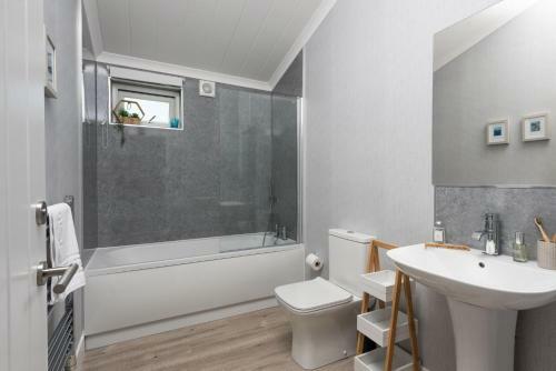 Clover Lodger, 32 Roadford Lake Lodges, Lifton
