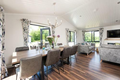 Lilac Lodge, 22 Roadford Lake Lodges