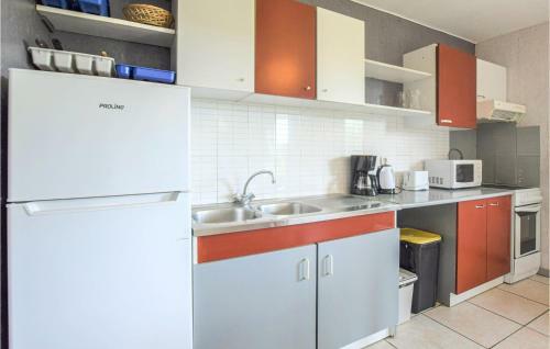 Nice Home In Colleville With Wifi And 3 Bedrooms