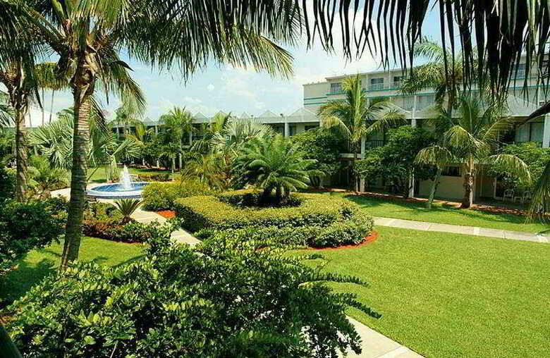 Hotel Beachcomber Beach Resort