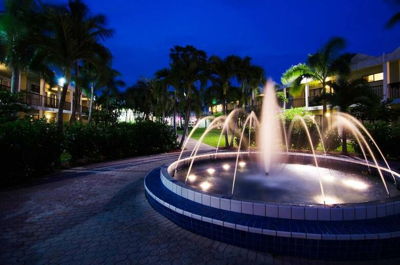 Hotel Beachcomber Beach Resort