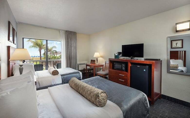 Hotel Beachcomber Beach Resort